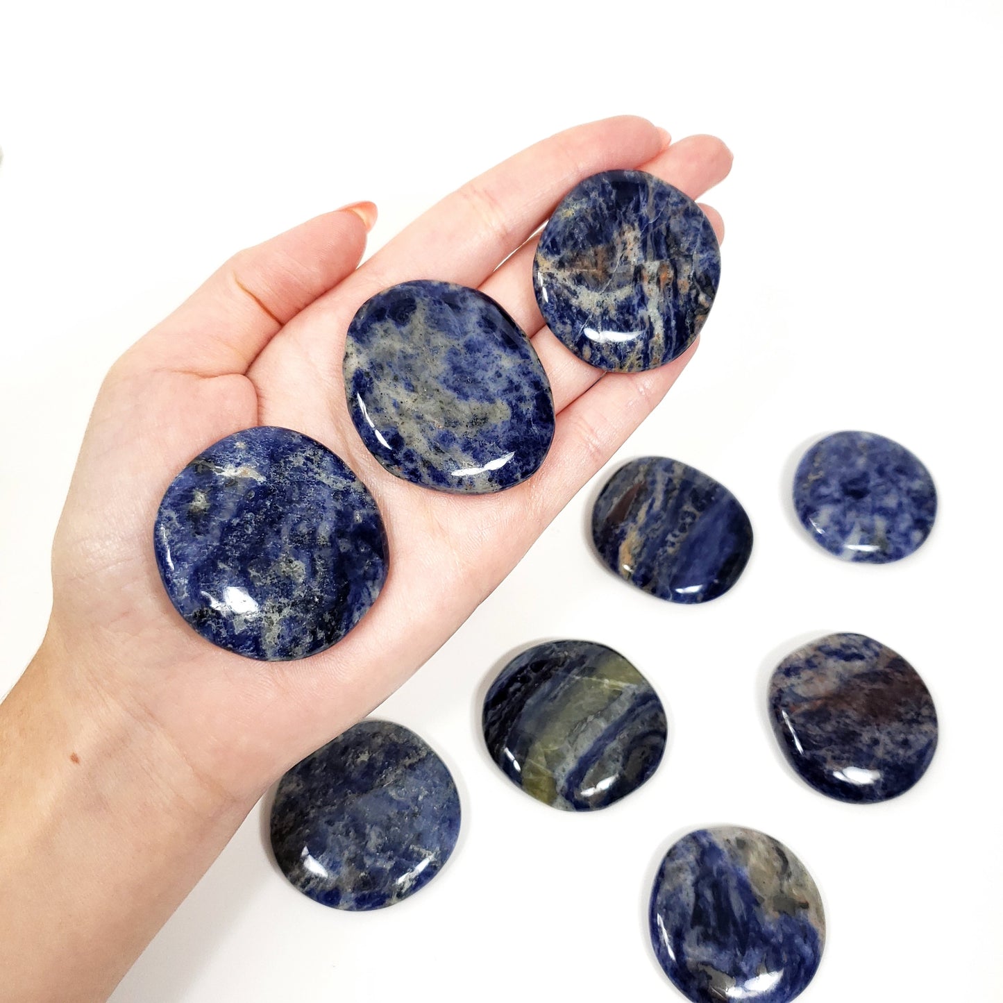Sodalite Pocket Stone – Clarity, Confidence & Calm on the Go