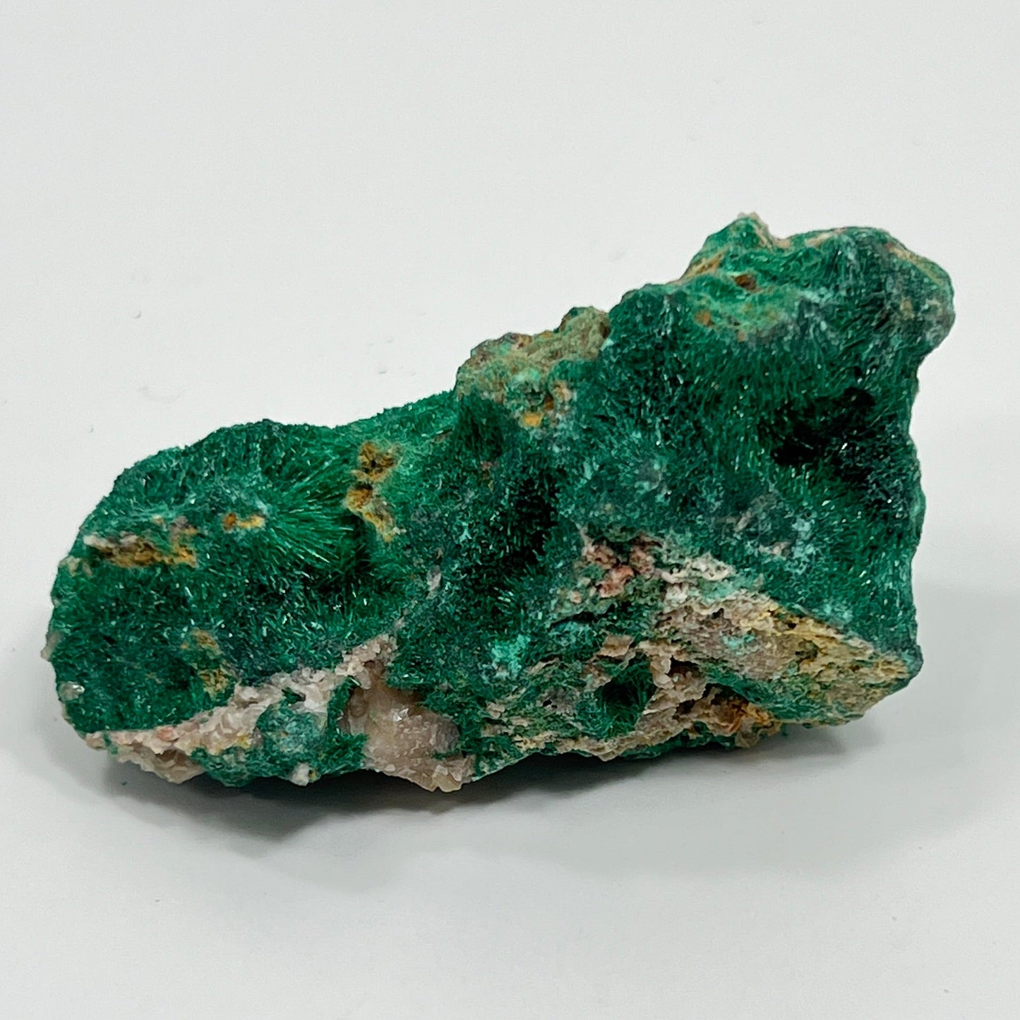 Fibrous Malachite Specimen – Natural Formation (63 × 32 × 32 mm)