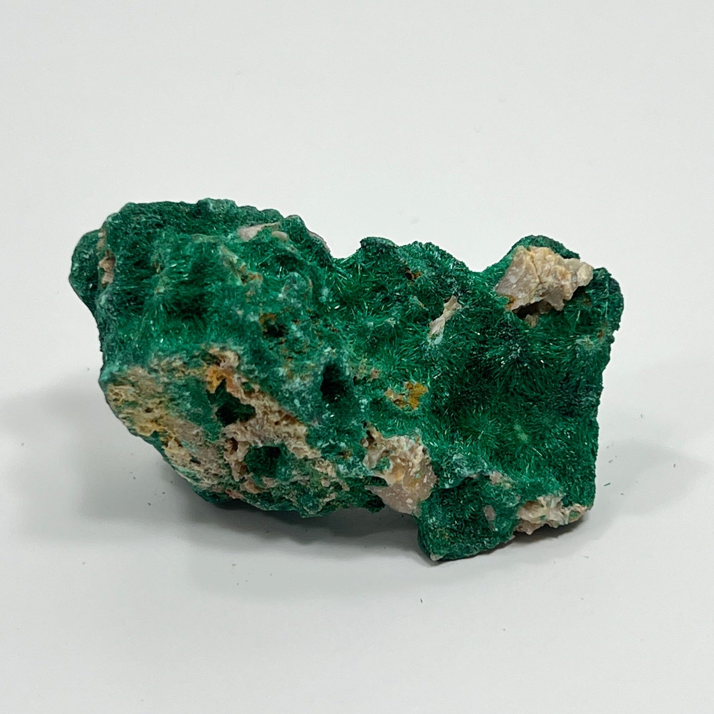Fibrous Malachite Specimen – Natural Formation (63 × 32 × 32 mm)