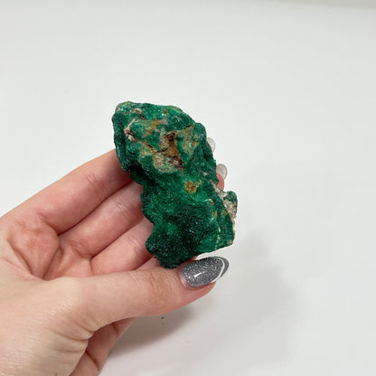 Fibrous Malachite Specimen – Natural Formation (63 × 32 × 32 mm)